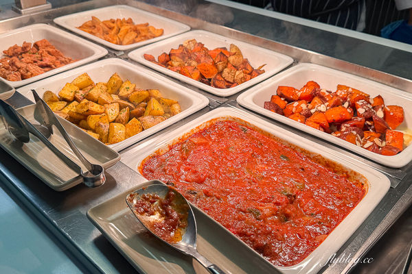 ▲▼傳聞庫克山必住飯店,入住推薦吃百匯晚餐。(圖/部落客飛天璇提供)