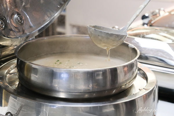 ▲▼傳聞庫克山必住飯店,入住推薦吃百匯晚餐。(圖/部落客飛天璇提供)