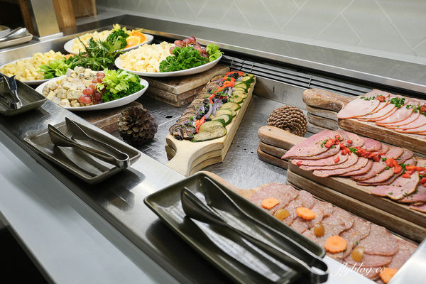 ▲▼傳聞庫克山必住飯店,入住推薦吃百匯晚餐。(圖/部落客飛天璇提供)