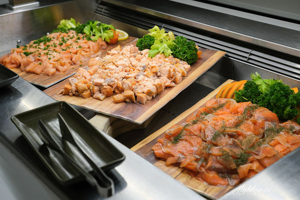 ▲▼傳聞庫克山必住飯店,入住推薦吃百匯晚餐。(圖/部落客飛天璇提供)