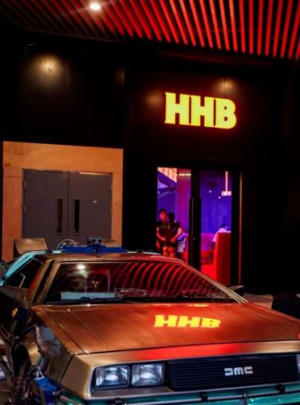 ▲▼馬雲現身阿里巴巴園區酒吧。(圖/翻攝微博)