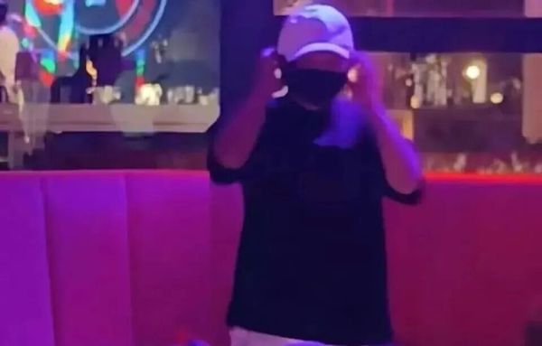 ▲▼馬雲現身阿里巴巴園區酒吧。(圖/翻攝微博)