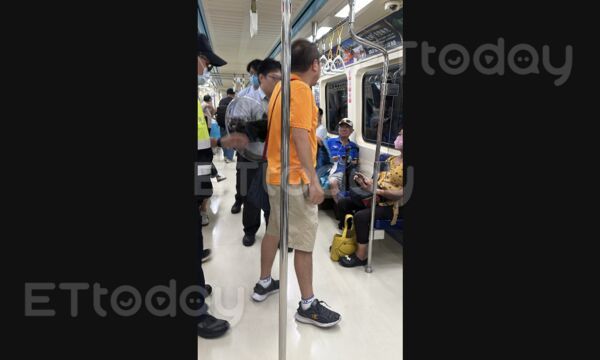 ▲▼仗義的柯姓男子被捷運保全請下車 。(圖/民眾提供)