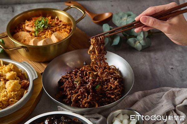 ▲▼本村炸雞推出4款全新韓式美食,(圖/業者提供)