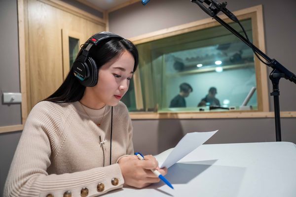 ▲▼葉佳蓉表示她從小就很嚮往配音員工作。(圖/TVBS提供)