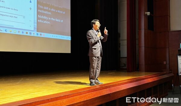 ▲桃園市府今明兩天在龍潭渴望莊園舉辦「國小雙語中外師培訓共識營」,由專家學者說明雙語教育培訓重點。(圖/記者沈繼昌翻攝)