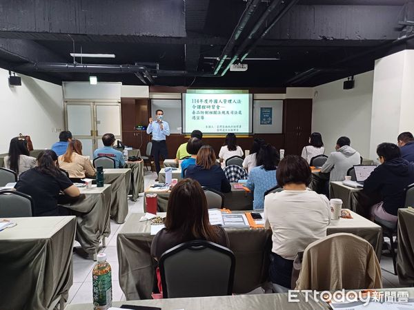 ▲台南市勞工局辦理「外國人管理人員法令課程研習會」,強化移工防毒與職安宣導。(記者林東良翻攝,下同)