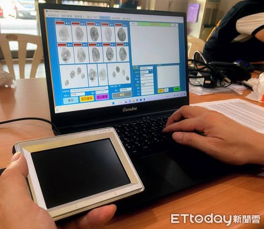 ▲屏東縣警局長者指紋建檔,一鍵掃描助迷途者安全返家。(圖/記者陳崑福翻攝)