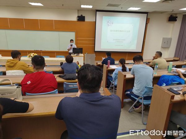 ▲▼ 嘉檢強化公務員廉政倫理規範與便民法紀精神,王輝興檢察官引用自身偵辦經驗深耕法治觀念 。(圖/嘉義地檢署提供)