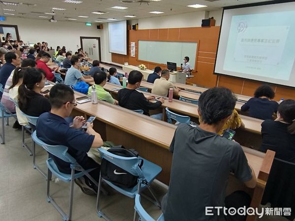 ▲▼ 嘉檢強化公務員廉政倫理規範與便民法紀精神,王輝興檢察官引用自身偵辦經驗深耕法治觀念 。(圖/嘉義地檢署提供)