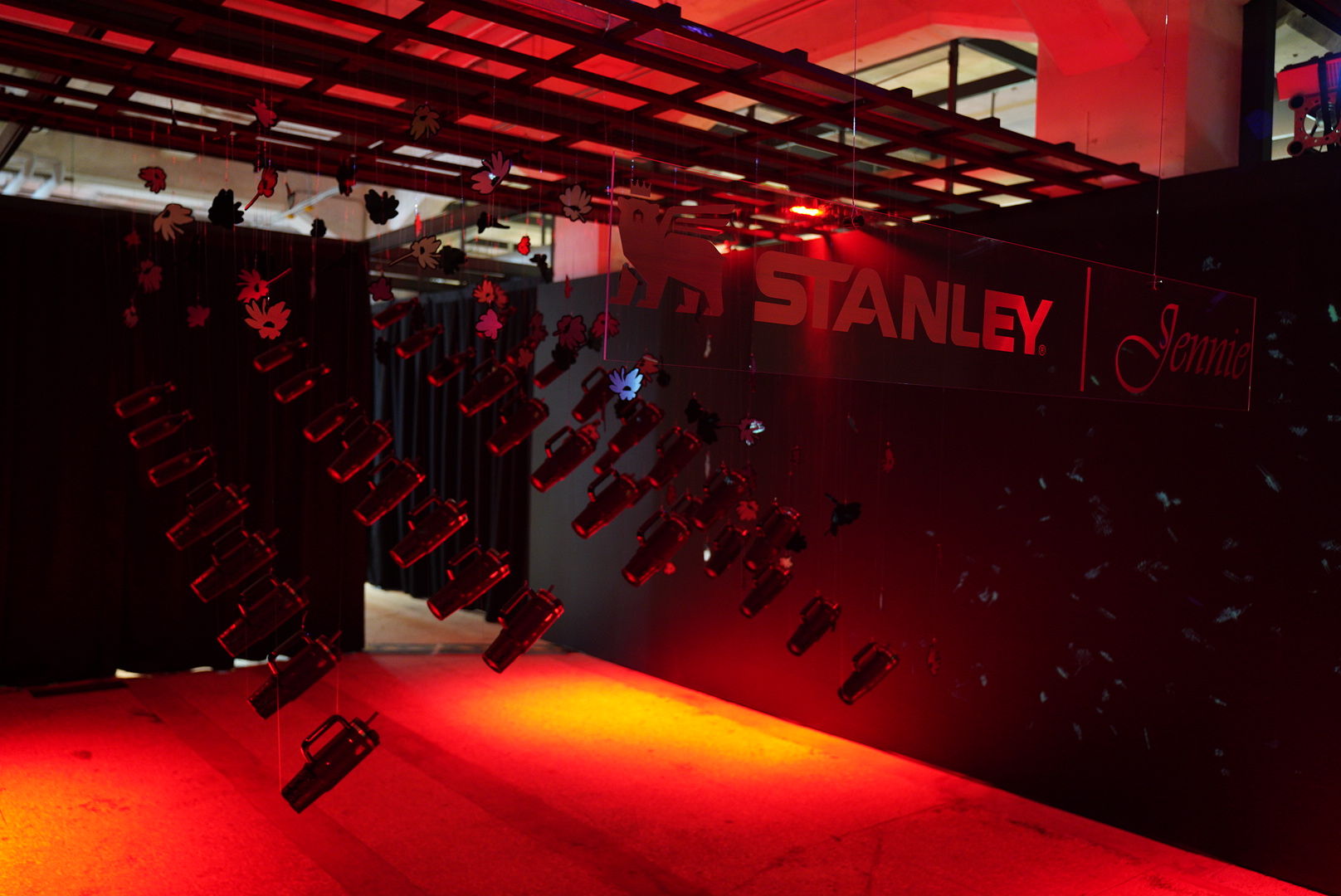 ▲STANLEY 1913 X JENNIE。(圖/永新瓦提供)