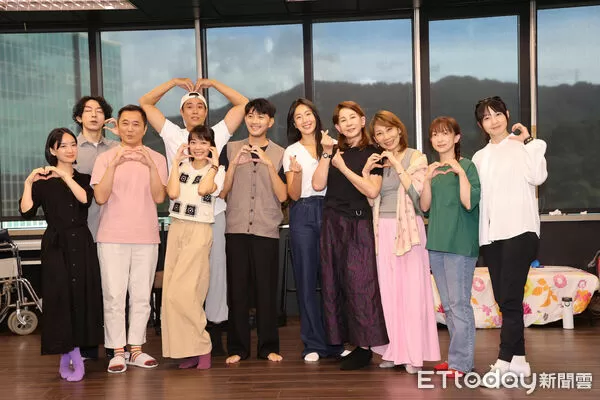 ▲▼ 瓊瑤原著小說改編舞台劇《你的故事我的夢》彩排記者會,隋棠、莊凱勛、曾少宗、林雨宣、湯志偉、周丹薇 。(圖/記者徐文彬攝)