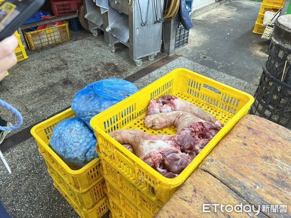 ▲▼衛生局派員上門稽查。(圖/記者許宥孺翻攝)