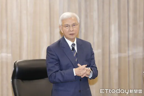 ▲▼中央銀行召開理監事聯席會,會後記者會中總裁楊金龍宣布利率維持不變。(圖/記者湯興漢攝)