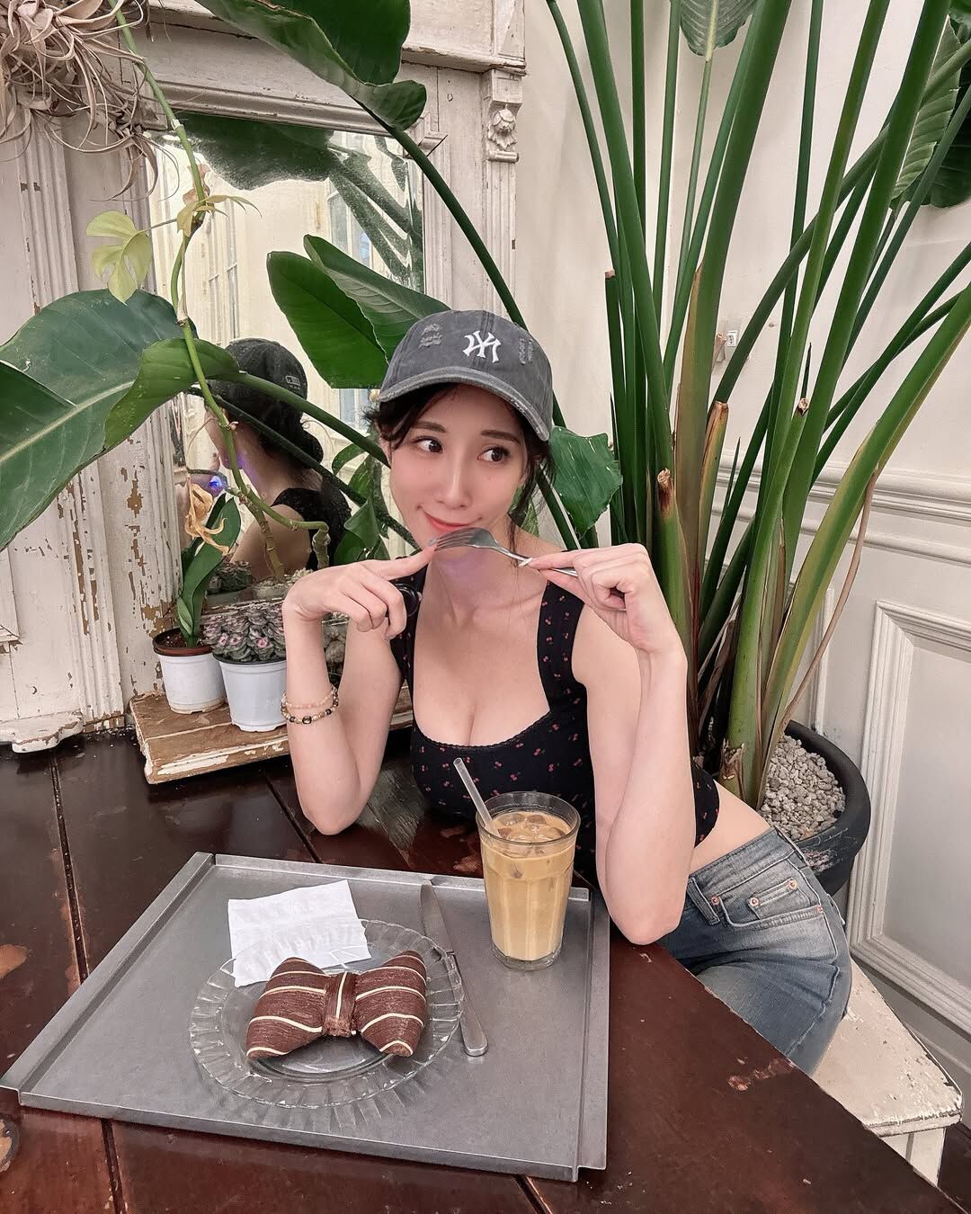 ▲▼YTR劉力穎在韓拒搭訕遭毆 瑤瑤「夜店內被正面襲胸」揭親身經驗。(圖/翻攝自Instagram/qiaoxinhuang)