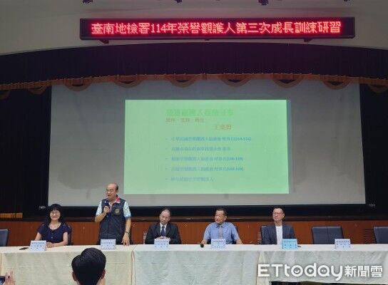 ▲台南地檢署於9月19日舉辦榮譽觀護人第三次成長訓練研習活動,邀請王東碧與王琮欽理事長帶領輔導團隊指導,黃銘瑩主任檢察官開幕致詞。(記者林東良翻攝,下同)