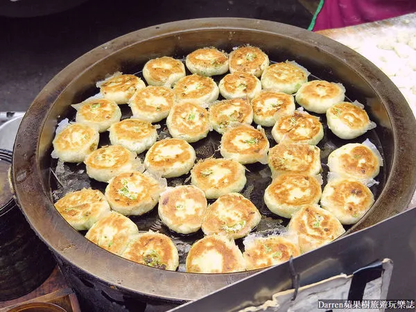 ▲▼台北善導寺美食推薦立院三寶「立法院生煎包」,人氣小吃鄉民激推水煎包必吃名單外帶。(圖/部落客DARREN提供)