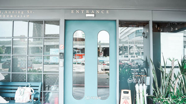 ▲▼高雄住宿推薦「西悠巢旅高雄車站館CU Hotel」,高雄車站館入住心得:近車站、智慧自助、文青設計。(圖/部落客胖貓提供)