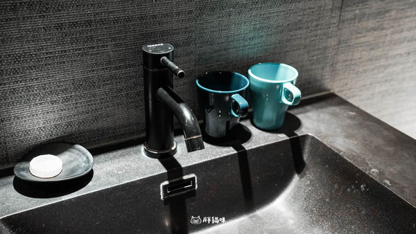 ▲▼高雄住宿推薦「西悠巢旅高雄車站館CU Hotel」,高雄車站館入住心得:近車站、智慧自助、文青設計。(圖/部落客胖貓提供)