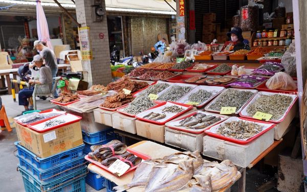 ▲▼澎湖馬公最大市場「北辰市場」,買名產來這裡更便宜,必吃海菜蛋餅+周邊美食精選5家推薦。(圖/部落客Mika提供)