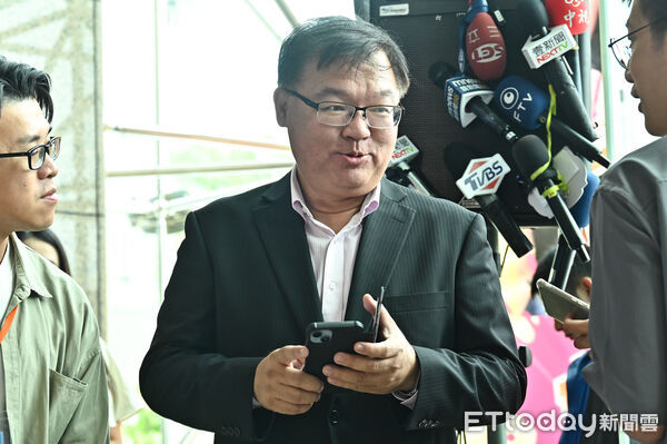 ▲▼中天新聞舉辦《國民黨主席大辯論》,前立委李德維特別到場聲援鄭麗文 。(圖/記者李毓康攝)