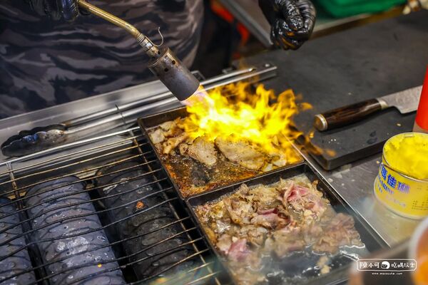 ▲▼板橋湳雅夜市美食「163熔岩起司牛排」,安格斯牛排潛艇堡推薦。(圖/部落客陳小可提供)