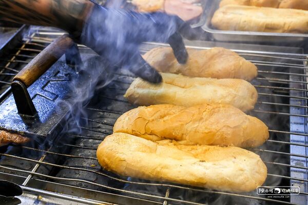 ▲▼板橋湳雅夜市美食「163熔岩起司牛排」,安格斯牛排潛艇堡推薦。(圖/部落客陳小可提供)