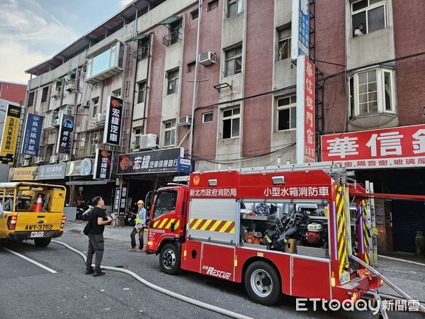 ▲▼新店公寓傳出疑似瓦斯氣爆,1男全身燒燙傷身亡。(圖/記者陸運陞翻攝)