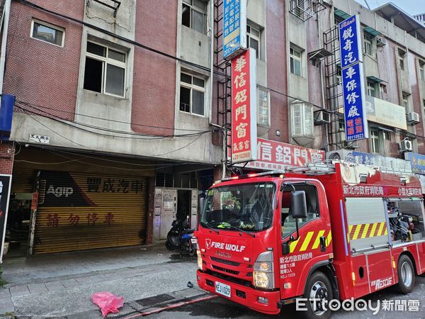 ▲▼新店公寓傳出疑似瓦斯氣爆,1男全身燒燙傷身亡。(圖/記者陸運陞翻攝)