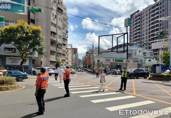 ▲愛與感恩希望偕行-在台移工共融大會在桃園巨蛋舉行,桃園警方維護交通。(圖/桃園警分局提供、下同)