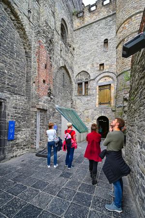 ▲▼漫遊「伯爵城堡」,周遭介紹、內部導覽與觀景台的根特天際線分享。(圖/部落客Leo提供)