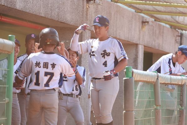 ▲李佳樺超遠三分砲帶動!仁和國中火力全開 8比2打敗重慶國中。▲呂祥瑞場內轟、洪梓翔投打俱佳 三光國中6比4戰勝七賢。(圖/桃園市桃園盃全國四級棒球錦標賽提供,下同)