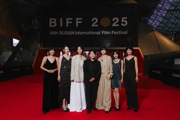 ▲《女孩不平凡》主演登上釜山影展。(圖/綺影發行提供)