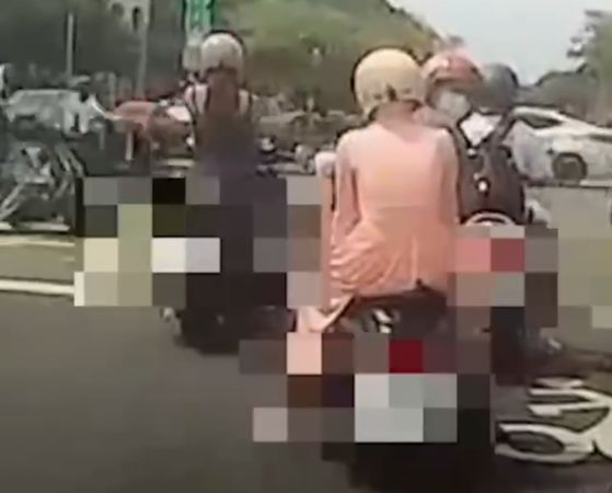 ▲李姓司機在小東路遭機車騎士丟雞蛋,事後到派出所報案提告。(記者林東良翻攝,下同)