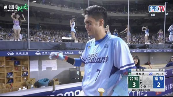 ▲▼陳真開轟爆哭。(圖/富邦悍將提供)