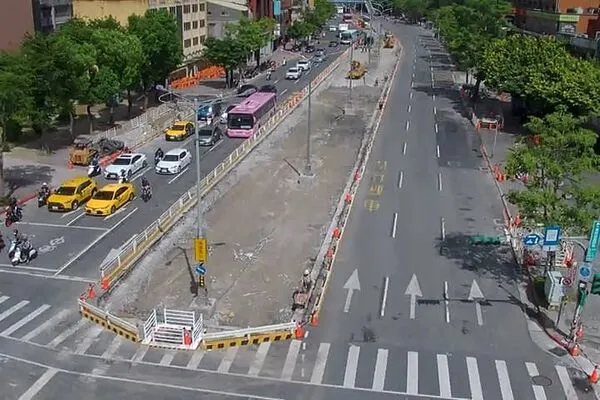 ▲李四川今日下午視察公館圓環拆除工程。(圖/北市府提供)