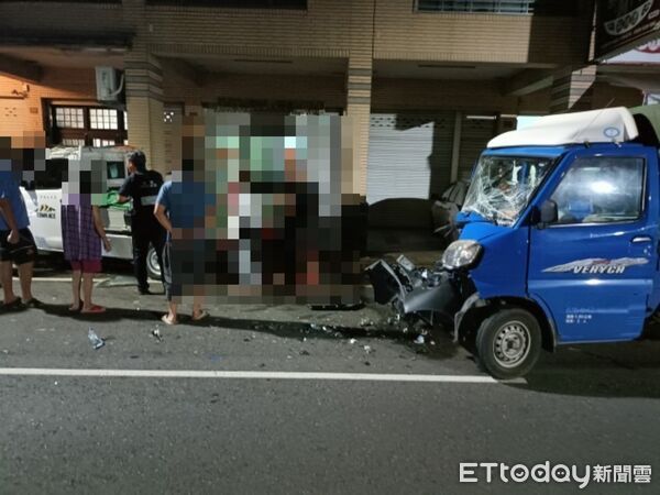 ▲▼高雄連環撞!小貨車「酒駕暴衝」4車慘毀 駕駛酒測值飆1.05送辦。(圖/記者賴文萱翻攝)