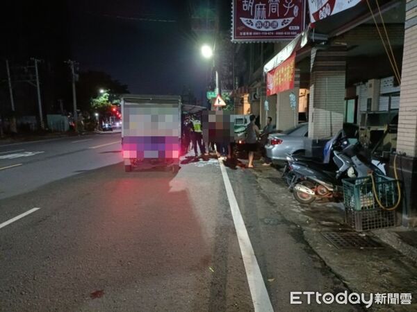 ▲▼高雄連環撞!小貨車「酒駕暴衝」4車慘毀 駕駛酒測值飆1.05送辦。(圖/記者賴文萱翻攝)