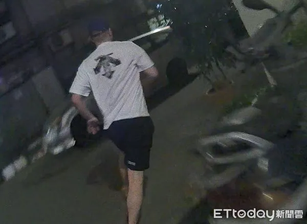 ▲通緝男駕車闖紅燈見警狂逃。(圖/桃園警分局提供)