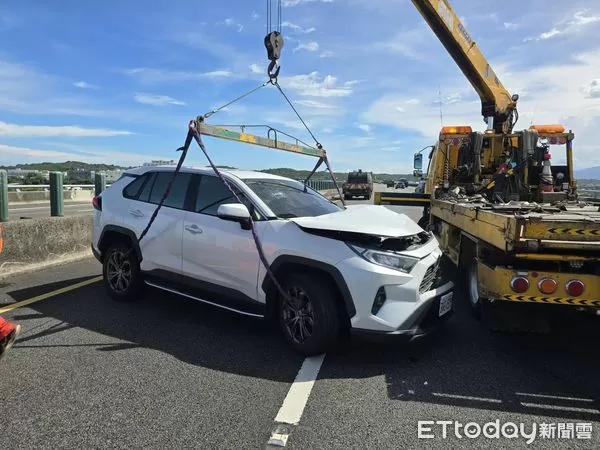▲國道3號苗栗後龍路段,今又發生緩撞車遭追撞事故,肇事駕駛開啟ACC釀禍,幸運無人受傷。(圖/記者楊永盛翻攝)