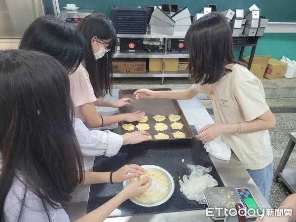 ▲台南市連續三年榮獲教育部技職教育最高榮譽「優等獎」。(記者林東良翻攝,下同)