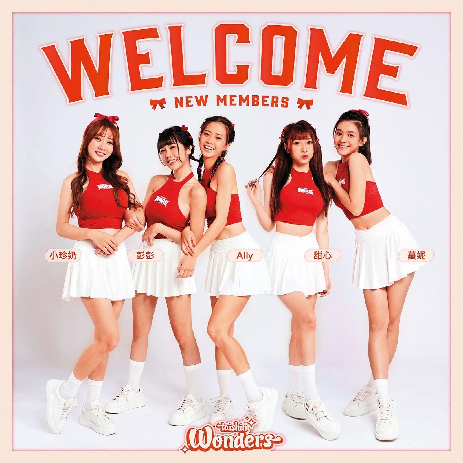 甜心(右二)從小學習音樂,也曾組樂團,在啦啦隊中擁有「饒舌女神」封號,是位帥辣兼具的人氣啦啦隊女孩。(翻攝自the_taiwan_story IG)