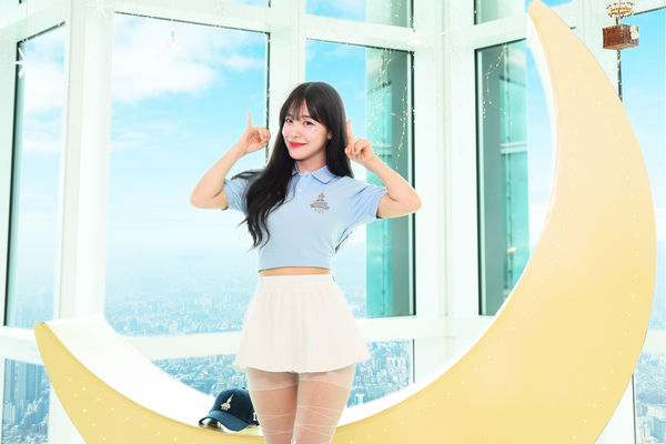 ▲最甜店長誕生!李多慧登台北101高空 比心送舞嗨翻全場。(圖/味全龍提供,下同)