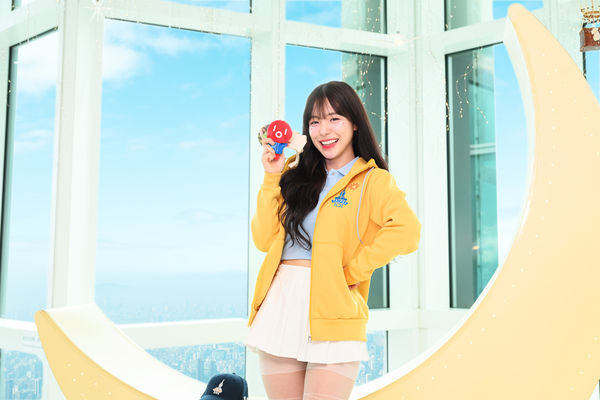 ▲最甜店長誕生!李多慧登台北101高空 比心送舞嗨翻全場。(圖/味全龍提供,下同)