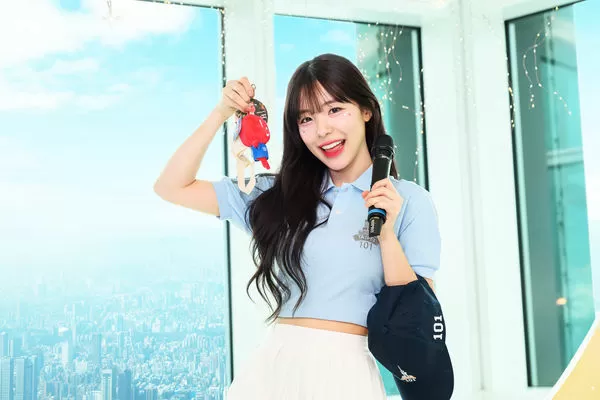 ▲最甜店長誕生!李多慧登台北101高空 比心送舞嗨翻全場。(圖/味全龍提供,下同)