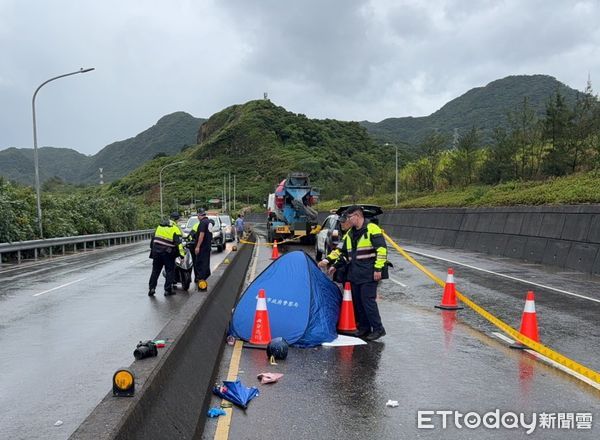 ▲台2線死亡車禍,女騎士遭混凝預拌車輾斃。(圖/記者郭世賢翻攝,下同)