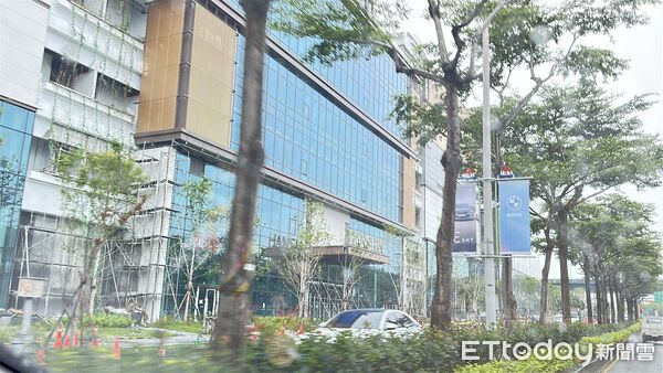 ▲▼14期,足浴店,銀行,崇德路 。(圖/記者陳筱惠攝)