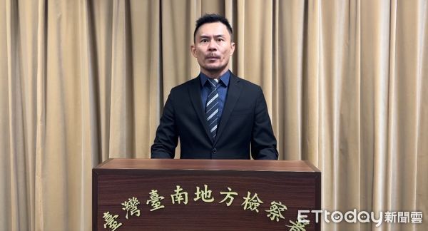 ▲台鹽綠能涉弊案被告陳啓昱等人,獲台南地院裁定交保並限制居住。(圖/記者林東良翻攝,下同)