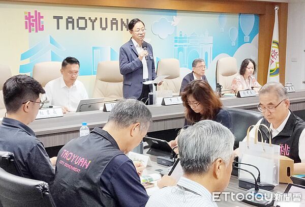 ▲針對樺加沙颱風夾帶豪雨重創花蓮,桃園市長張善政今天在市政會議上指示桃園救災團隊將出發。(圖/記者沈繼昌翻攝)