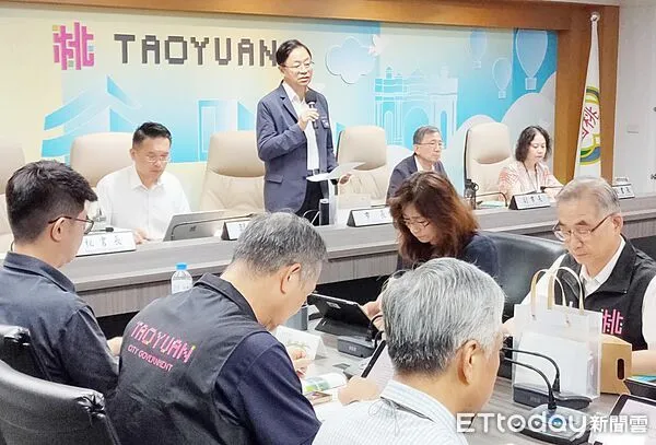 ▲針對樺加沙颱風夾帶豪雨重創花蓮,桃園市長張善政今天在市政會議上指示桃園救災團隊將出發。(圖/記者沈繼昌翻攝)